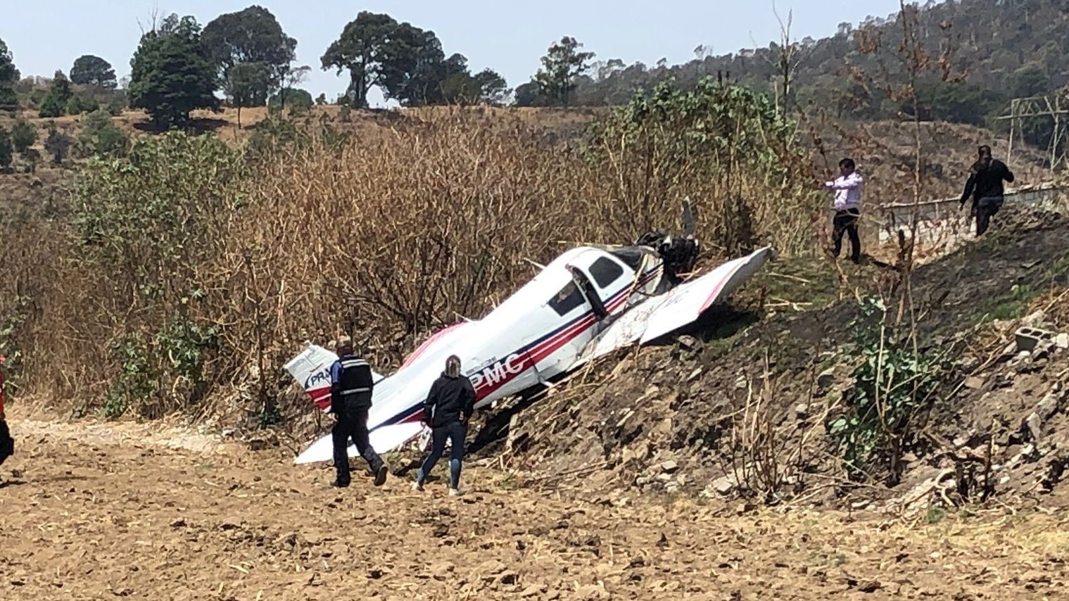 Se desploma avioneta en San Pedro Cholula; hay dos heridos