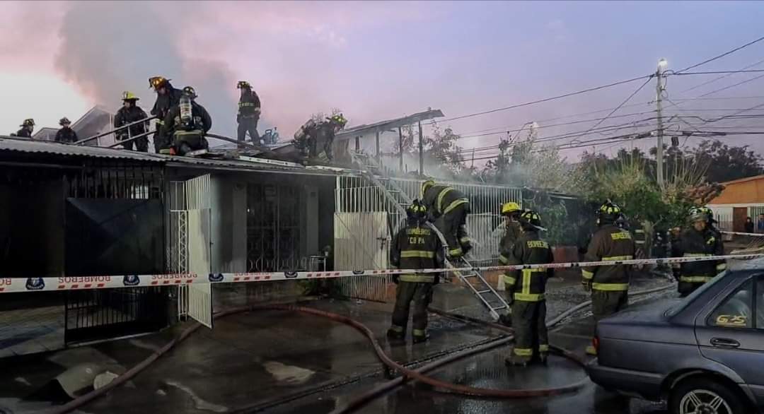 Vecinos de Puente Alto reclaman falta de ayuda prometida por la municipalidad tras el incendio de vivienda