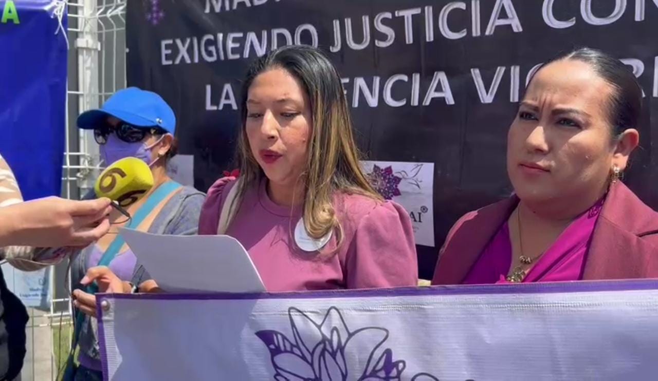 Exigen justicia contra catedrático por tráfico de influencia y violencia familiar