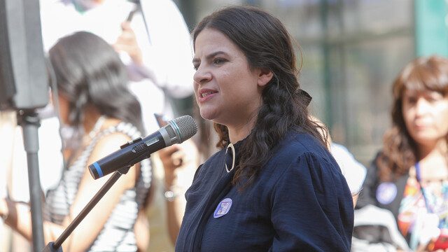 Ministra Orellana pide respeto sobre situación de seremi en caso de aborto