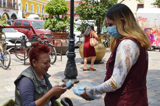 Por ceniza del volcán valoran uso obligatorio de cubrebocas