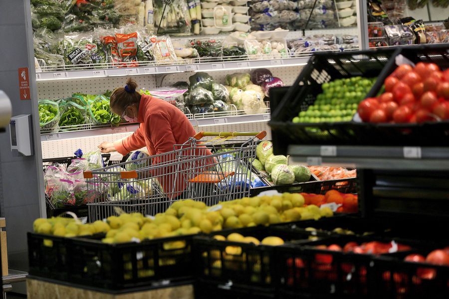 Precios de alimentos retroceden y canasta básica baja 0,5%