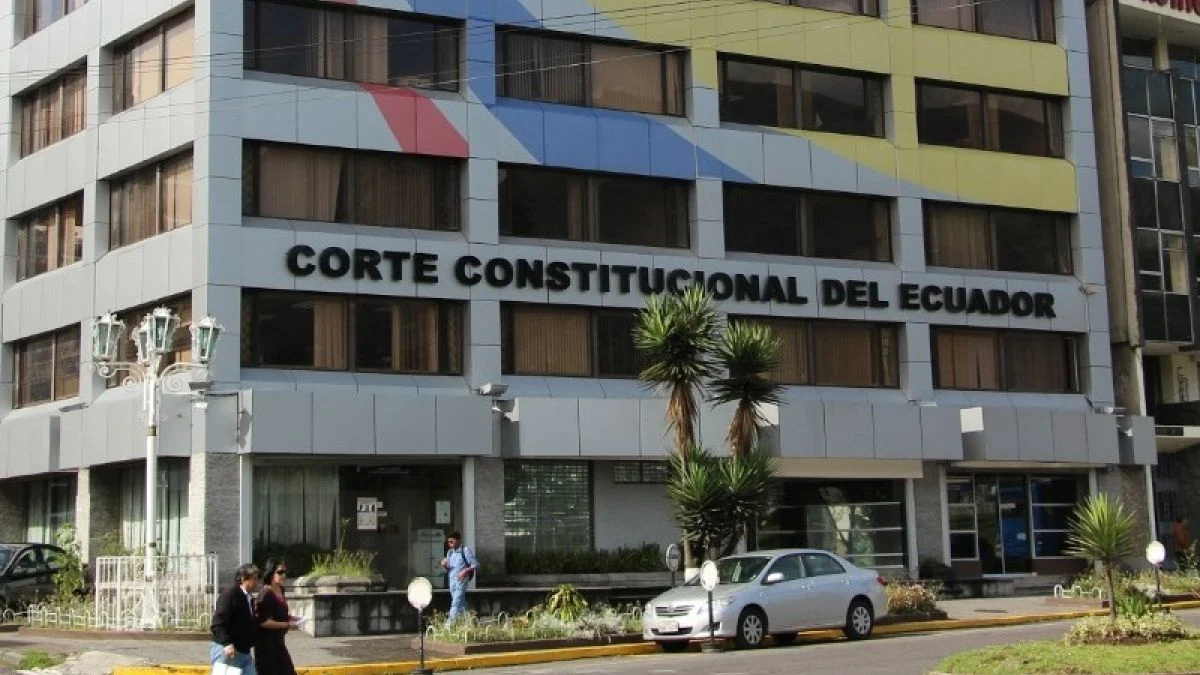 Ecuador: Corte Constitucional rechaza demandas de inconstitucionalidad contra «muerte cruzada» y abre puerta a elecciones