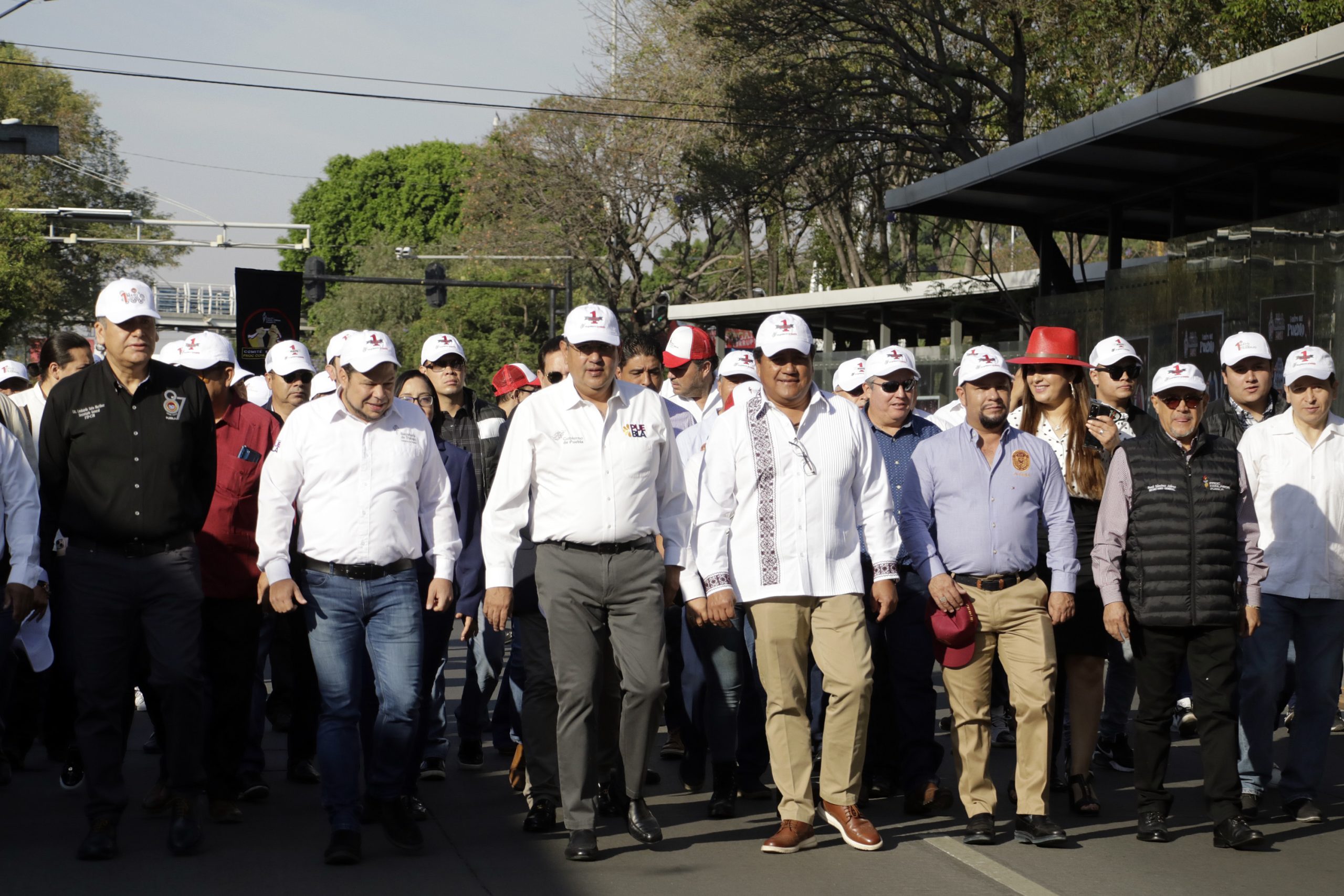 <strong>Gobernador Céspedes encabeza marcha por el Día del Trabajo en Puebla</strong>