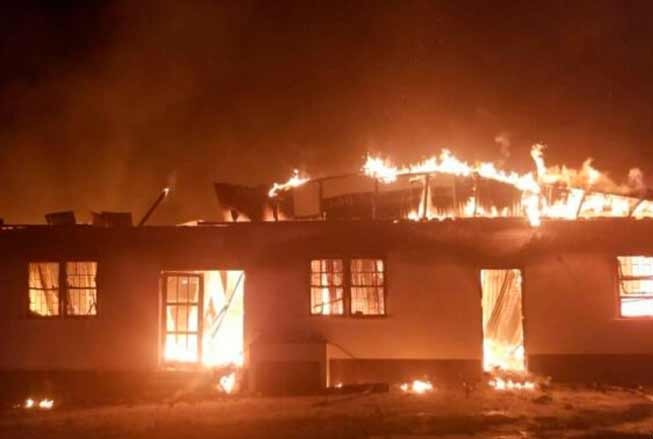 Confirman 20 muertos por incendio en dormitorio estudiantil en Guyana