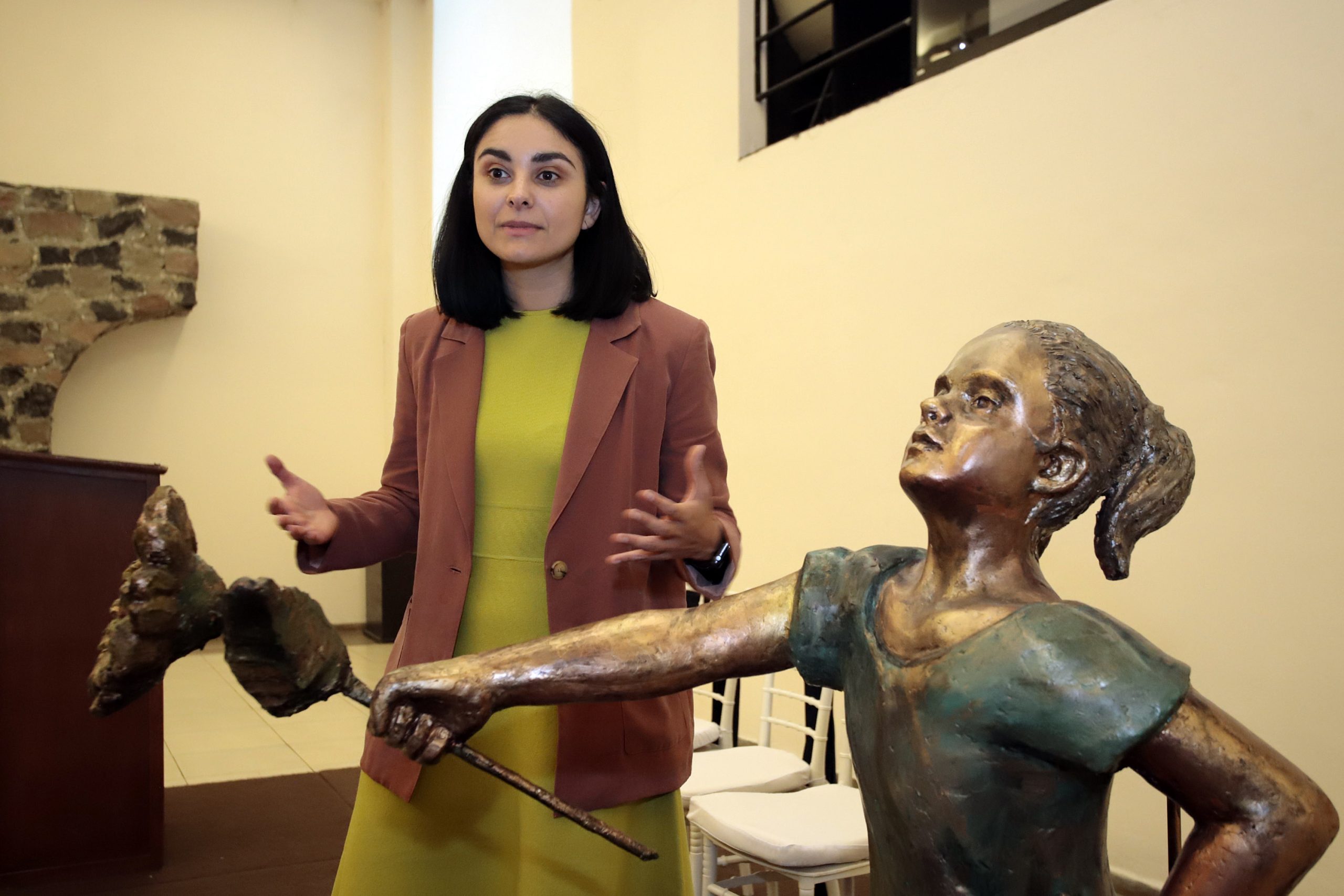 Honran a Ceci Monzón con escultura, a un año de su feminicidio