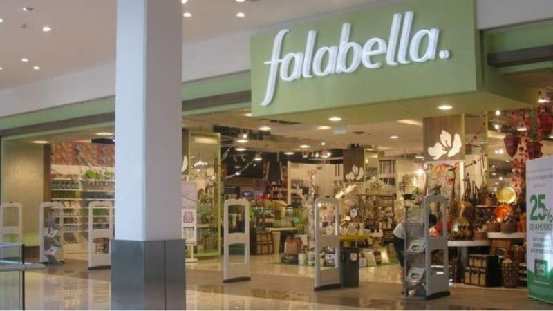 Cajera de Falabella se vuelve viral en redes: “No tengo la culpa que la empresa o al gerente no se lo ocurra poner más cajas”