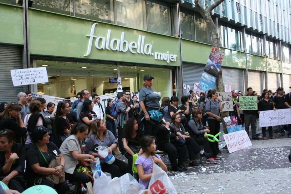 ¿Falabella al borde la quiebra?: Despidió a  más de cuatro mil trabajadores en tres meses