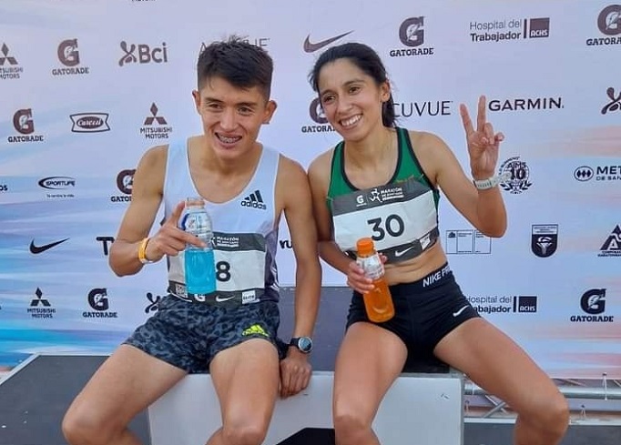 Dos jóvenes mapuche fueron los ganadores de los 21 kilómetros de la maratón de Santiago