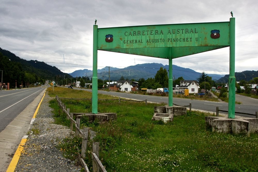 Aysén: Vecinos exigen remover controvertido monumento al genocida Pinochet en la Carretera Austral