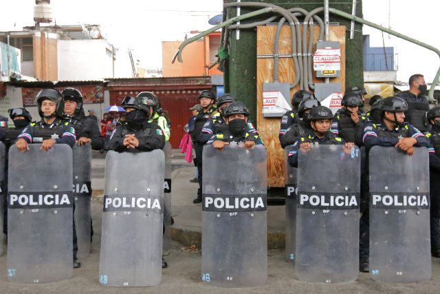Pelean vendedores en mercado Amalucan; interviene policía municipal