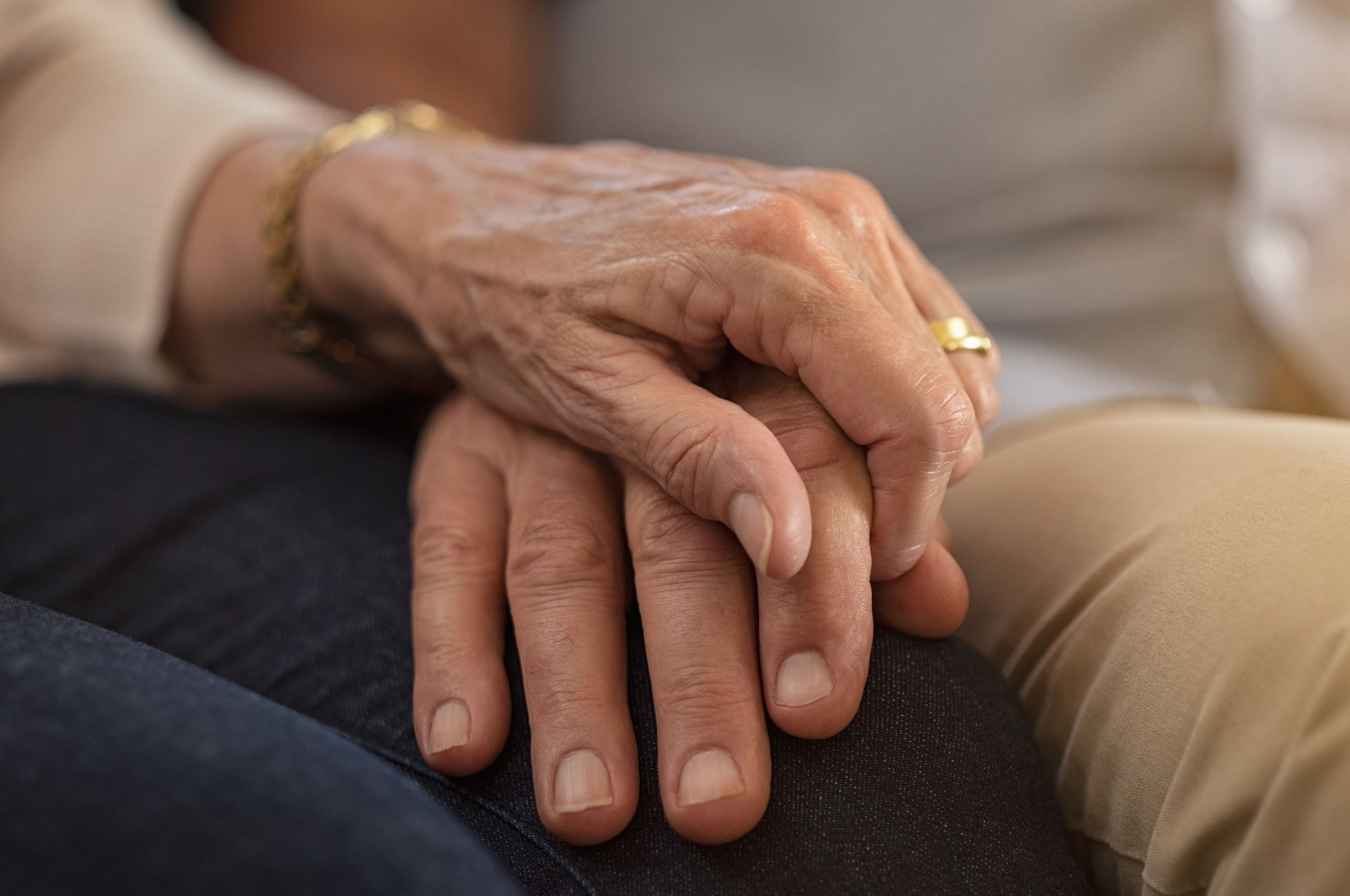 Pareja de ancianos fue desalojada de su casa por su propio hijo y nuera en Argentina