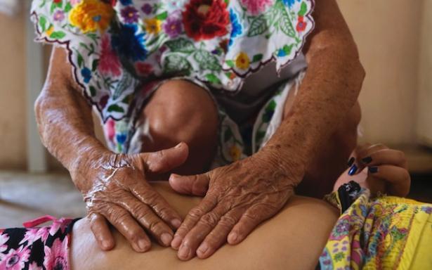 Reconocen labor de parteras mexicanas en la medicina tradicional mexicana