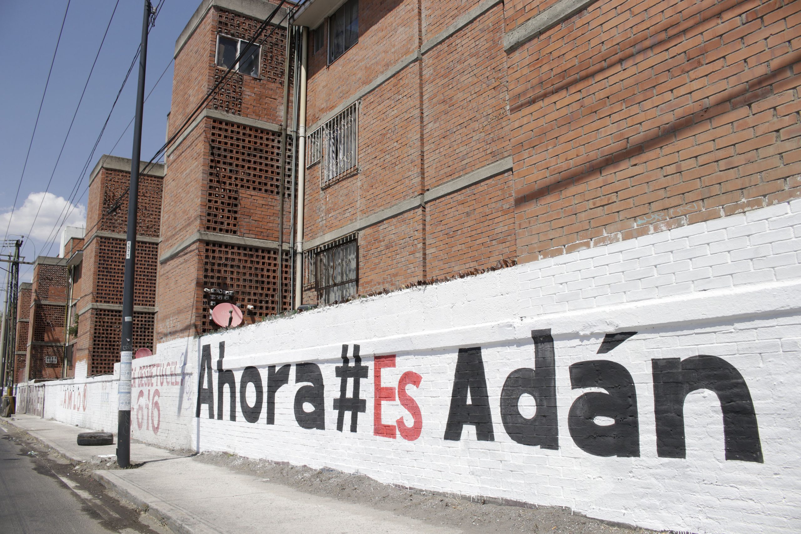 Desecha INE queja contra Adán López por propaganda anticipada en Puebla