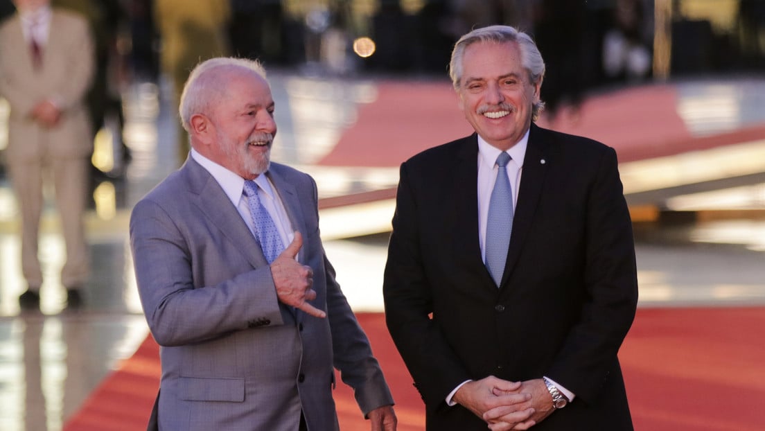 Presidente Lula da Silva: «Voy a hablar con el FMI para que le quite el cuchillo del cuello a Argentina»