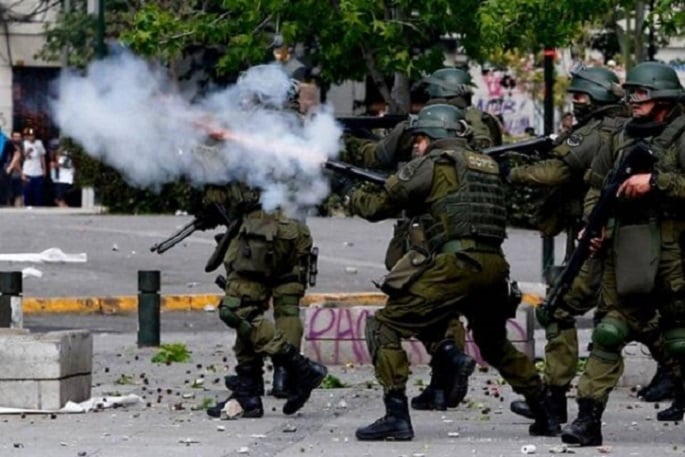 ¡Más impunidad! Prefecto de Llanquihue condenado por disparar con una escopeta antidisturbios a un ciclista por la espalda durante el estallido cumplirá sentencia en libertad