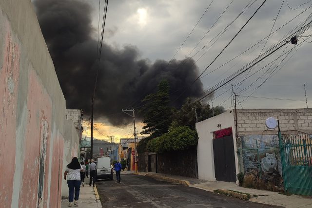 Explosión en base de autobuses en Cholula deja un muerto