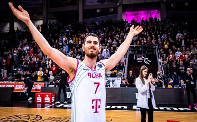 Chileno hace historia y es campeón de la Champions League de basquetbol