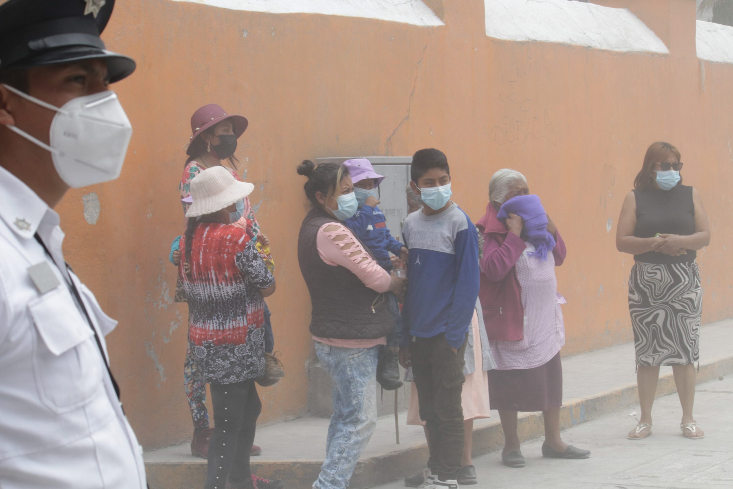 Laringitis y rinitis alérgica, al alza por ceniza volcánica en Puebla