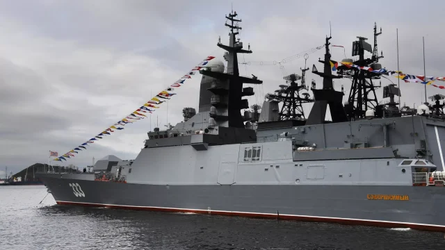 Buques de guerra rusos realizan entrenamiento en el mar de China Meridional