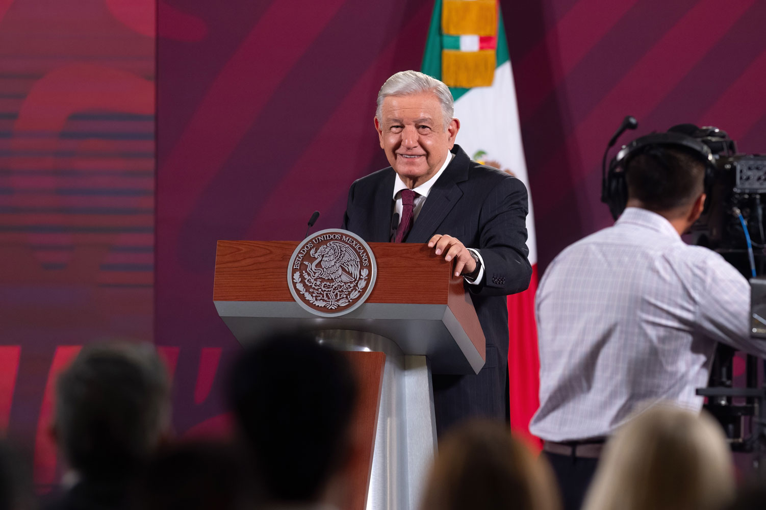 La transformación separa lo político de lo económico: López Obrador