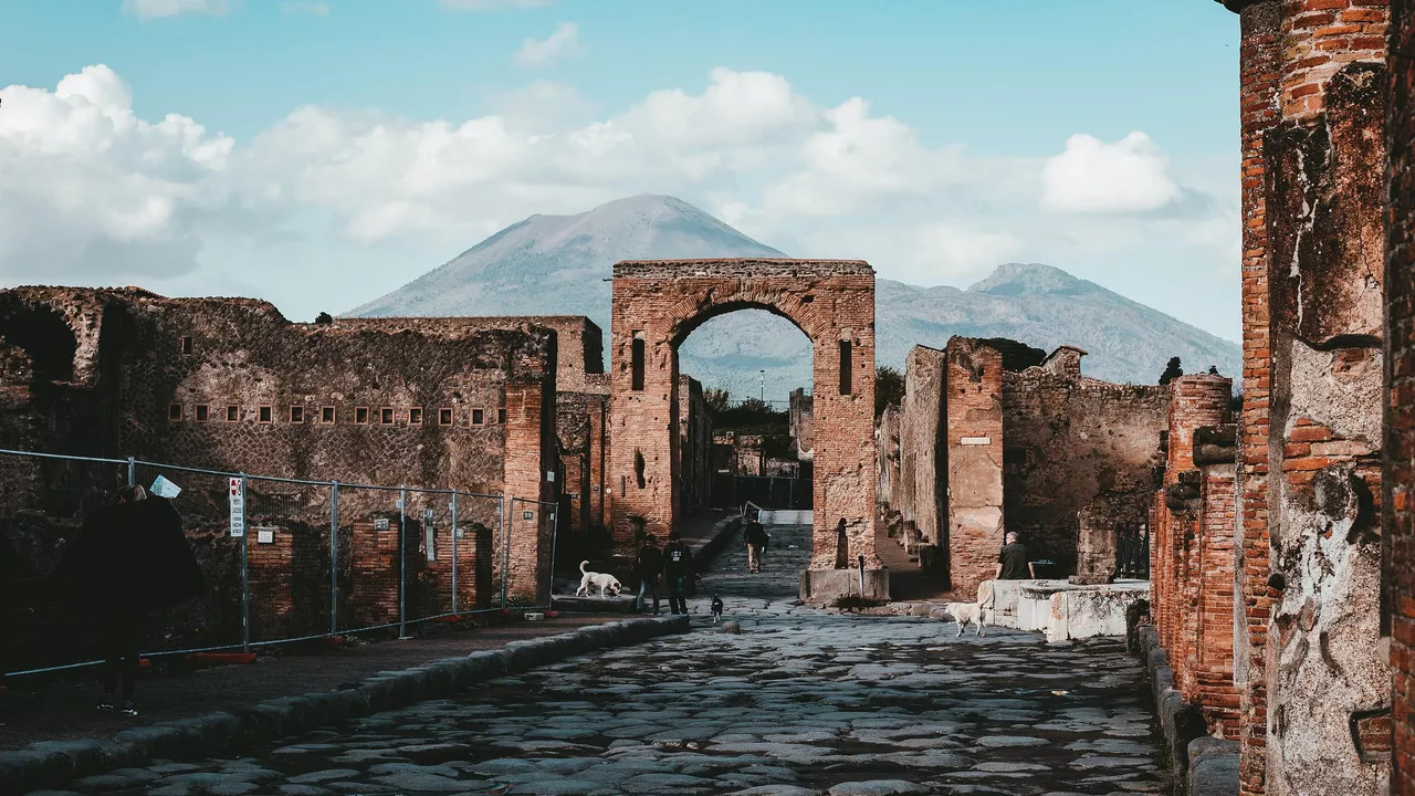 Descubren una imagen del «antepasado» de la pizza en Pompeya