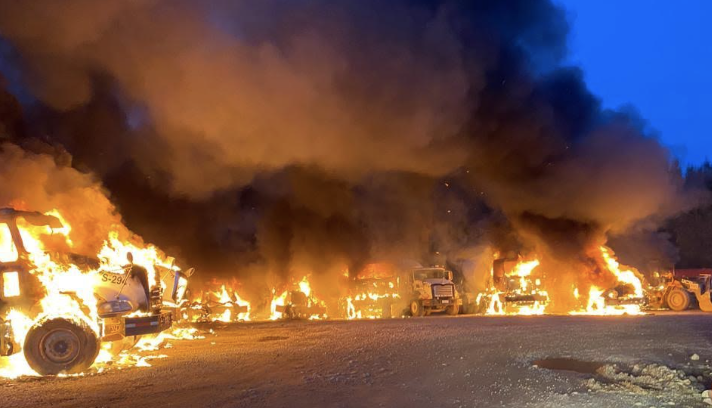 Arden  en llamas 15 camiones en Paillaco