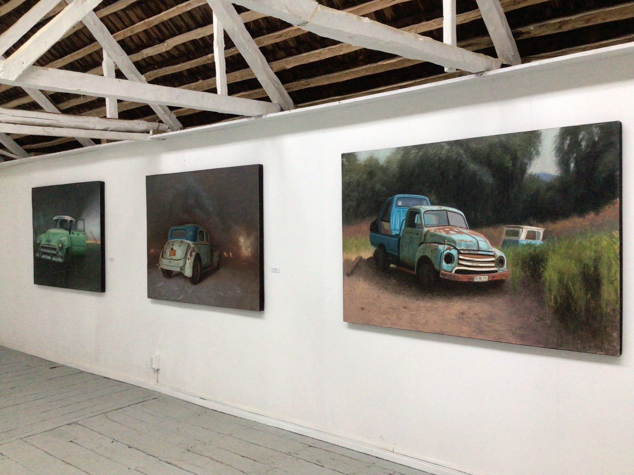 Exposición de arte contemporáneo reúne obras de 5 artistas en el Museo de Arte Moderno de Chiloé