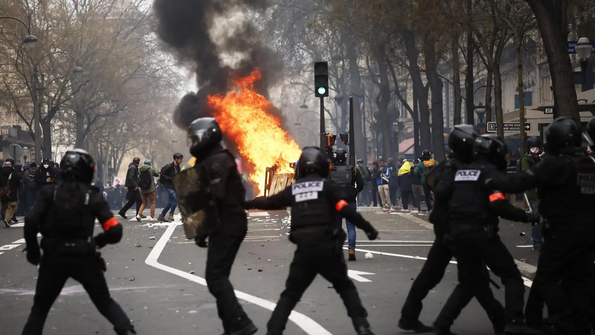 Muerte de adolescente desencadena múltiples disturbios en Francia