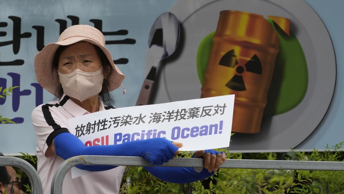 Pescadores rechazan vertido radiactivo planificado a mar de Japón