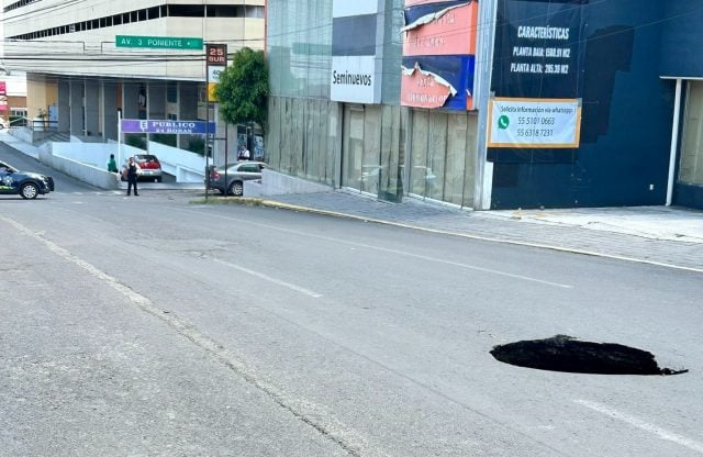 Ayuntamiento asegura reparar socavón de la 25 sur en tres días