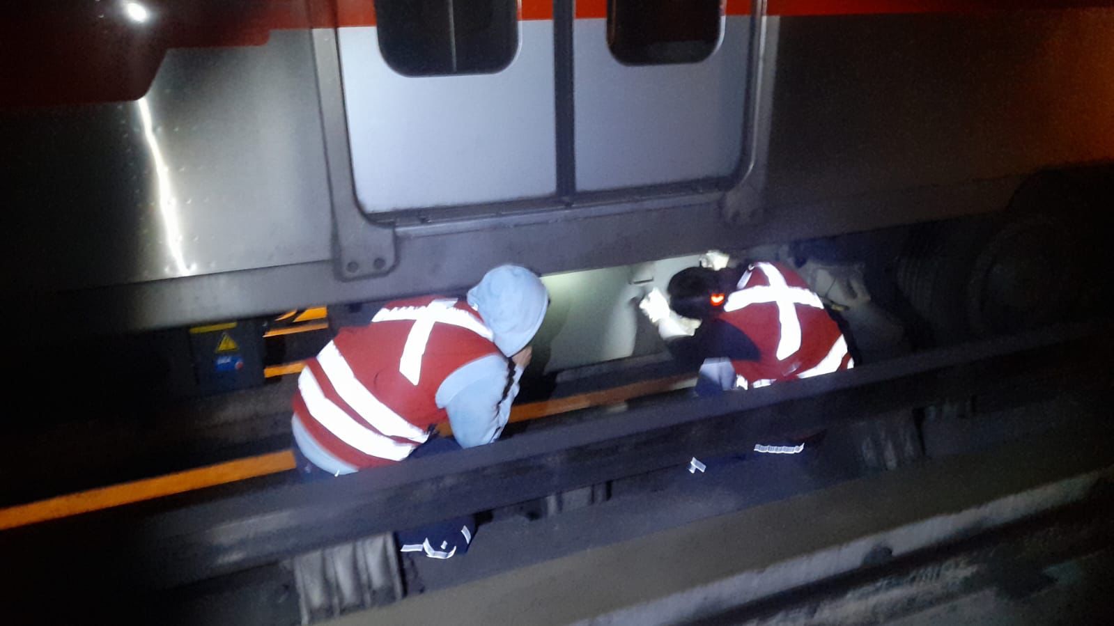 Metro de Santiago informa funcionamiento parcial de Línea 5 por falla técnica: DT insta a no aplicar sanciones contra empleados por atrasos o ausencias