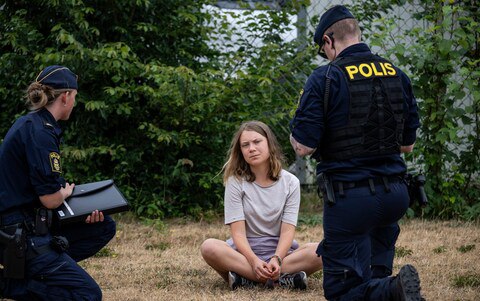 Detuvieron a Greta Thunberg tras protesta para «detener la industria de los combustibles fósiles»