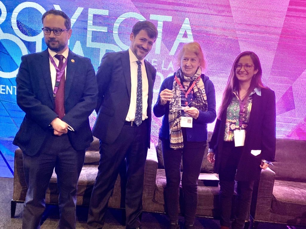 Directora de Chile Sustentable, Sara Larraín recibe Premio Proyecto Solar 2023 