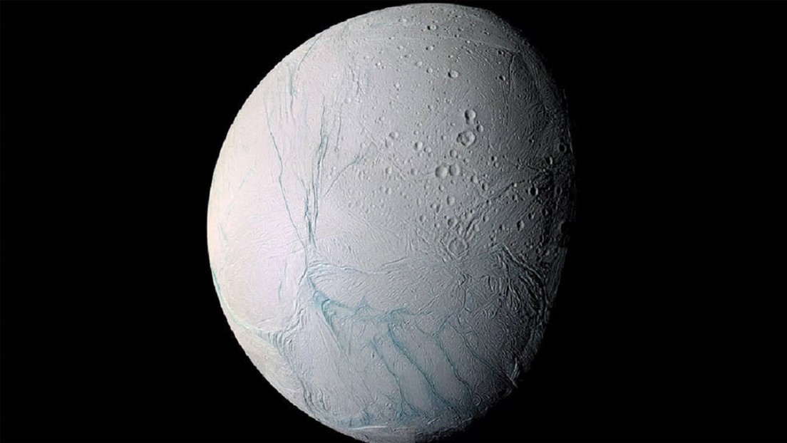 Encuentran en una luna de Saturno elementos clave para la formación de la vida