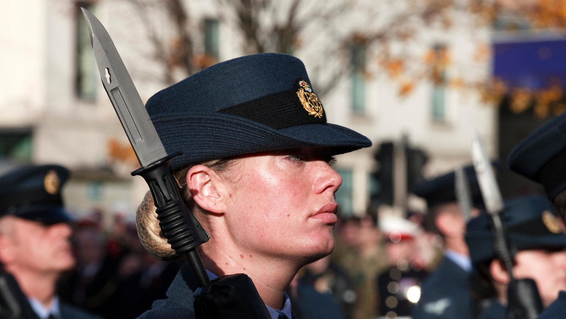 Ejército británico considera introducir nombres de rango sin género