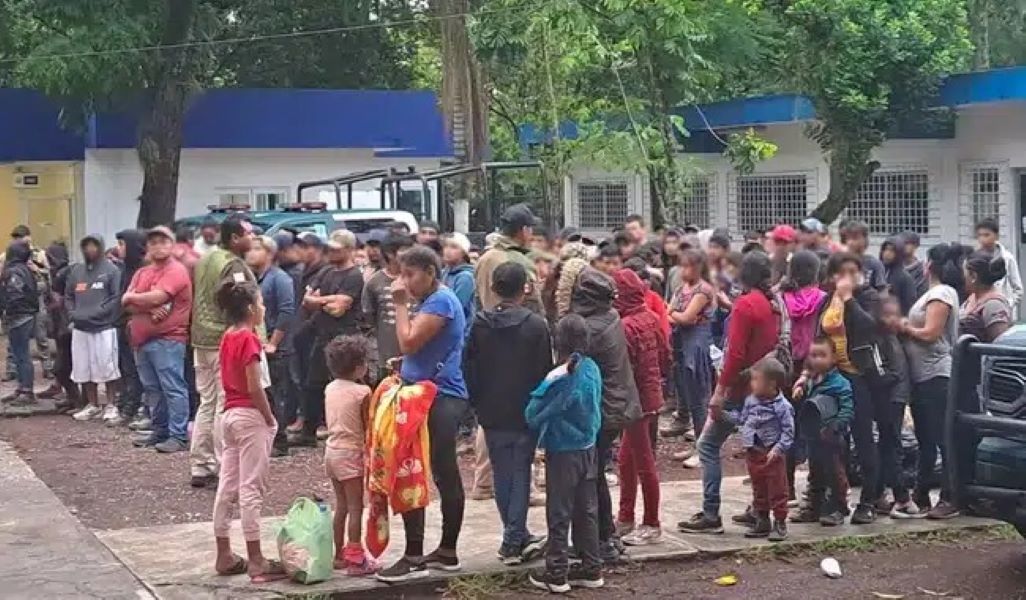 Rescatan a 130 migrantes guatemaltecos en Córdoba, Veracruz