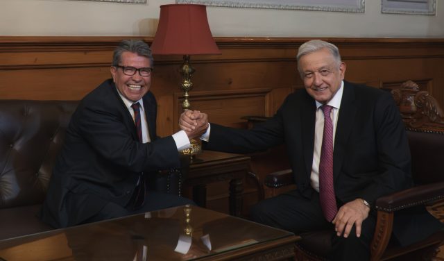 López Obrador recibe a Ricardo Monreal en Palacio Nacional