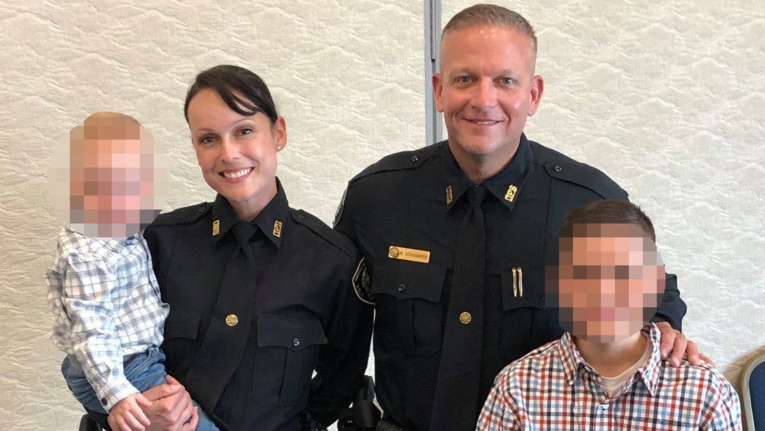 Investigan a una pareja de policías que encarceló a su hijo de tres años para enseñarle a ir al baño