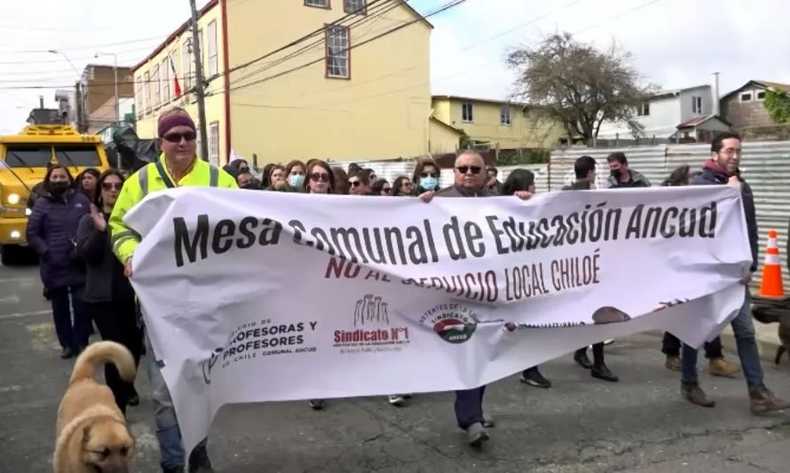 Indignante: Profesores municipales de Ancud deben realizar colecta ante el no pago de sus sueldos en junio