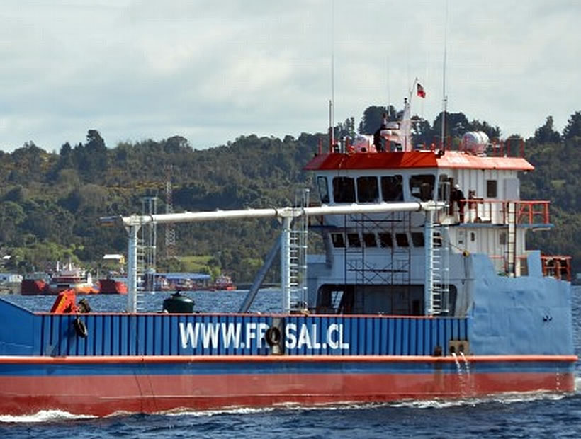 Tripulantes de barcazas salmoneras de empresa Frasal a huelga: Exigen estándares mínimos de seguridad y respeto a la jornada de trabajo