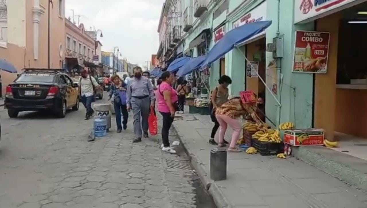 A pesar de obras, continúan ambulantes en el Centro Histórico