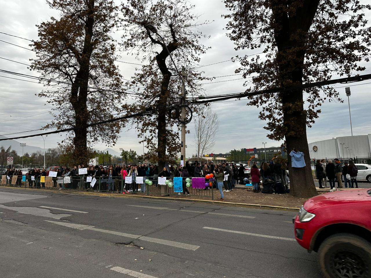 Sindicato de Colegio Pedro de Valdivia Peñalolén inicia huelga en negociación colectiva