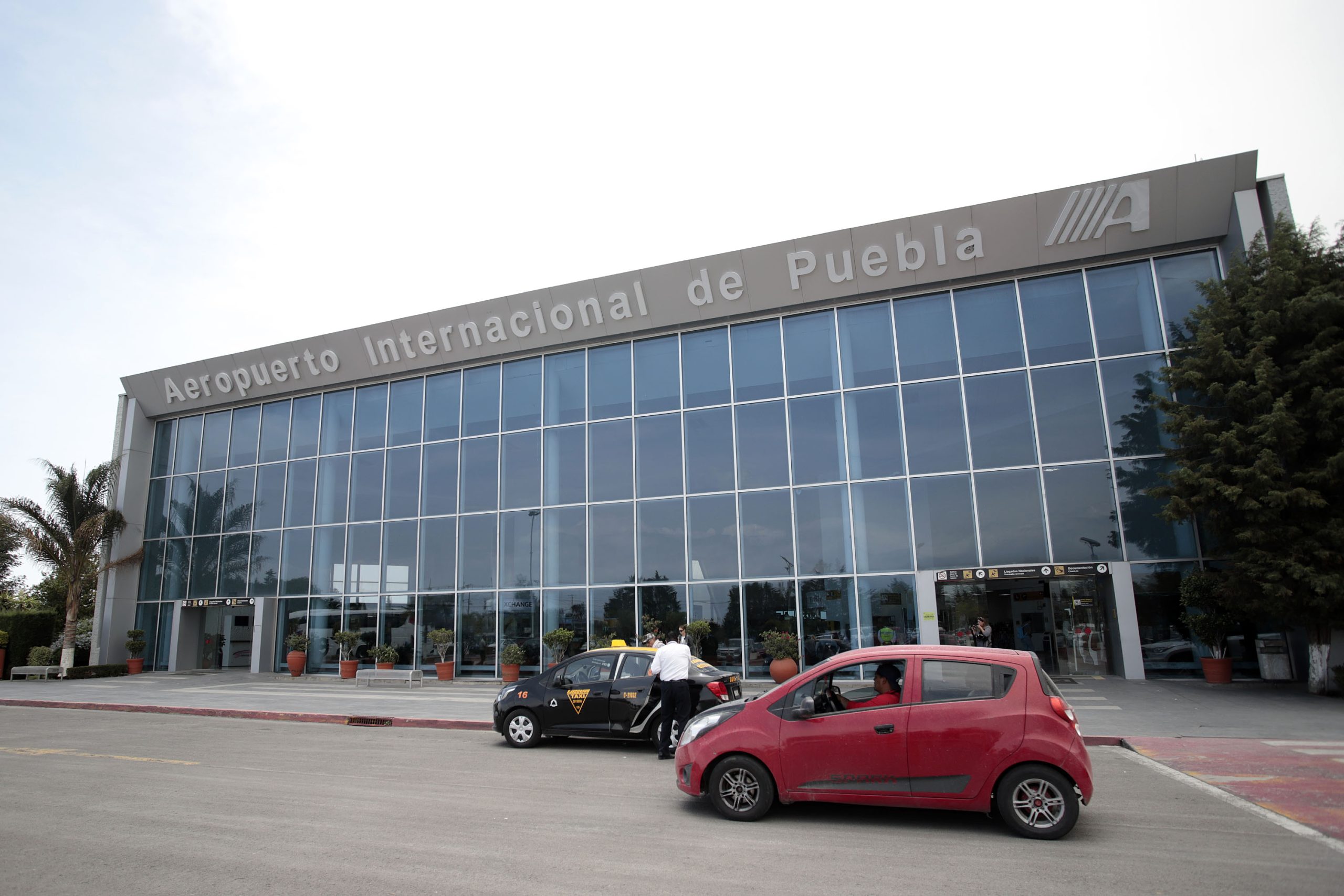 Sedena estará a cargo del aeropuerto de Huejotzingo, confirma gobernador