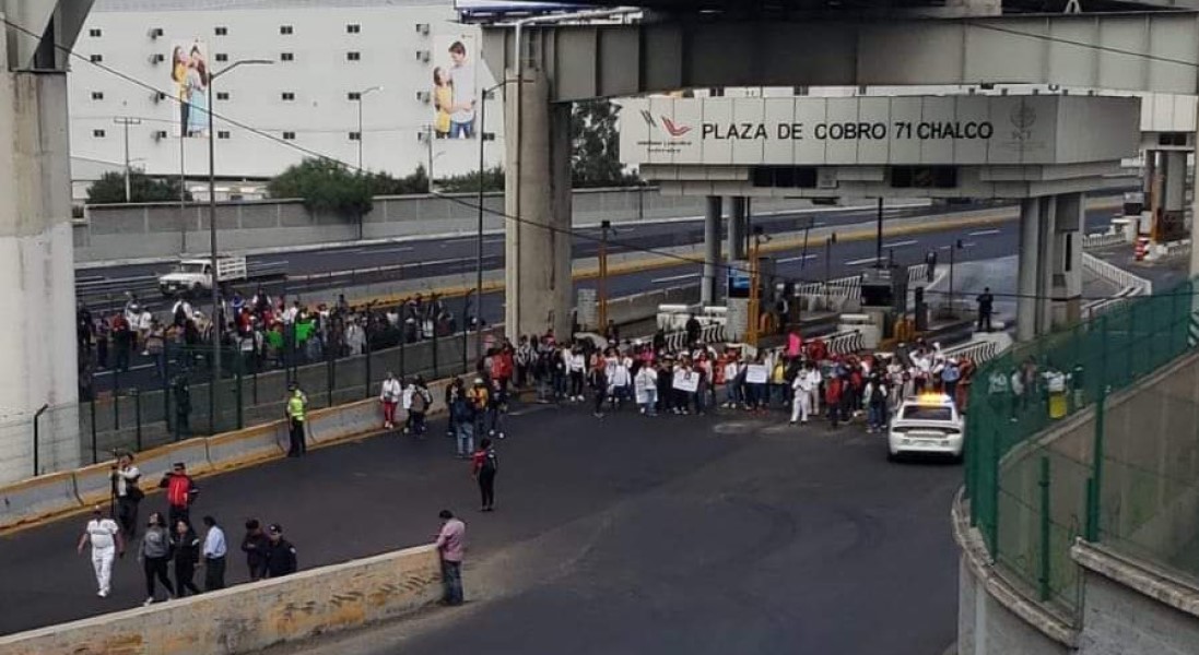 Después de seis horas, retiran bloqueo de la autopista México-Puebla