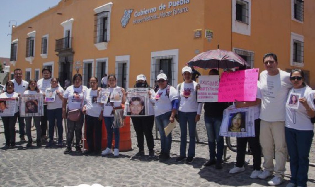 Voz de los Desaparecidos entrega peticiones a Céspedes en reunión