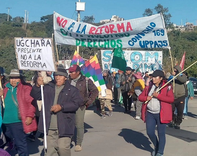 El agua vale más que el Litio: movilizaciones de comunidades indígenas de Jujuy son violentamente reprimidas por gobernador