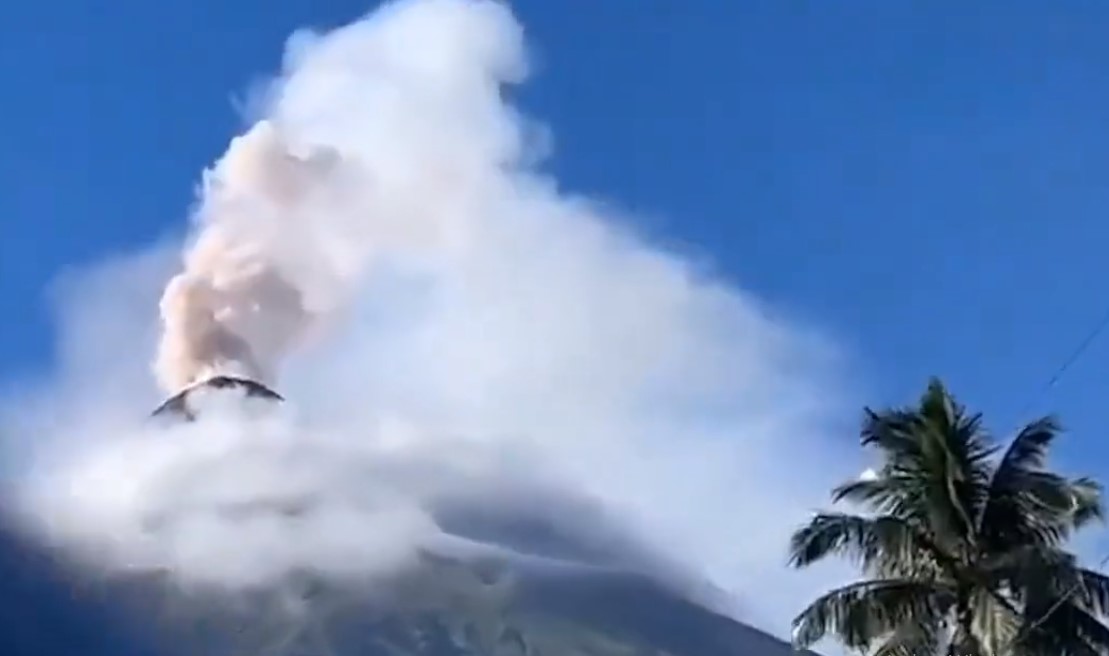 Suman 12 mil 800 evacuados por volcán Mayón en Filipinas