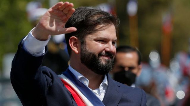 Presidente Gabriel Boric alcanza su mejor aprobación tras subir 10 puntos