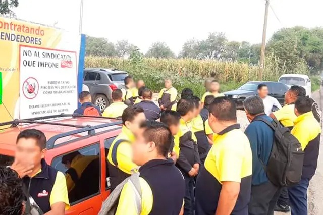 Trabajadores de Sabritas realizan paro laboral en Tehuacán, Puebla